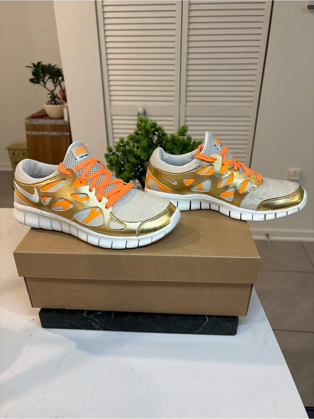 Nike Free Run 2 Gold Chrome Rare Running Shoes , Women’s size 8.5